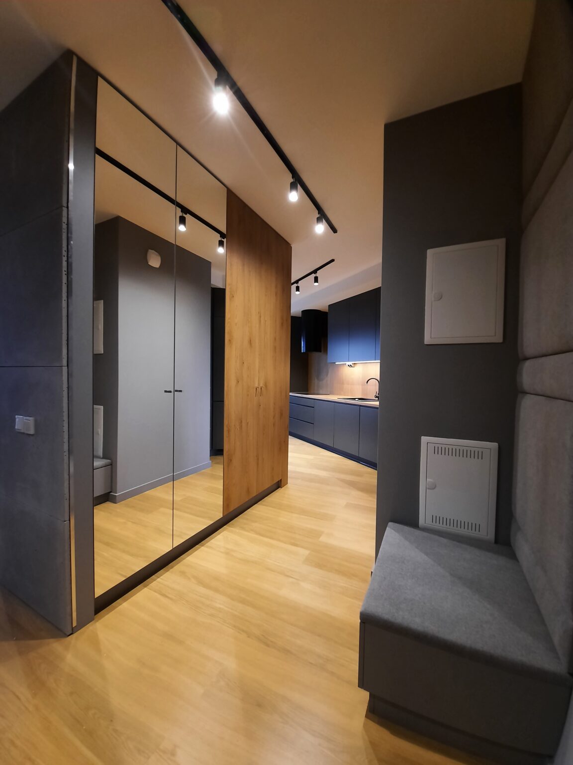 Szafa na wymiar Gdańsk – szafa przesuwna w sypialni, realizacja MOS Meble