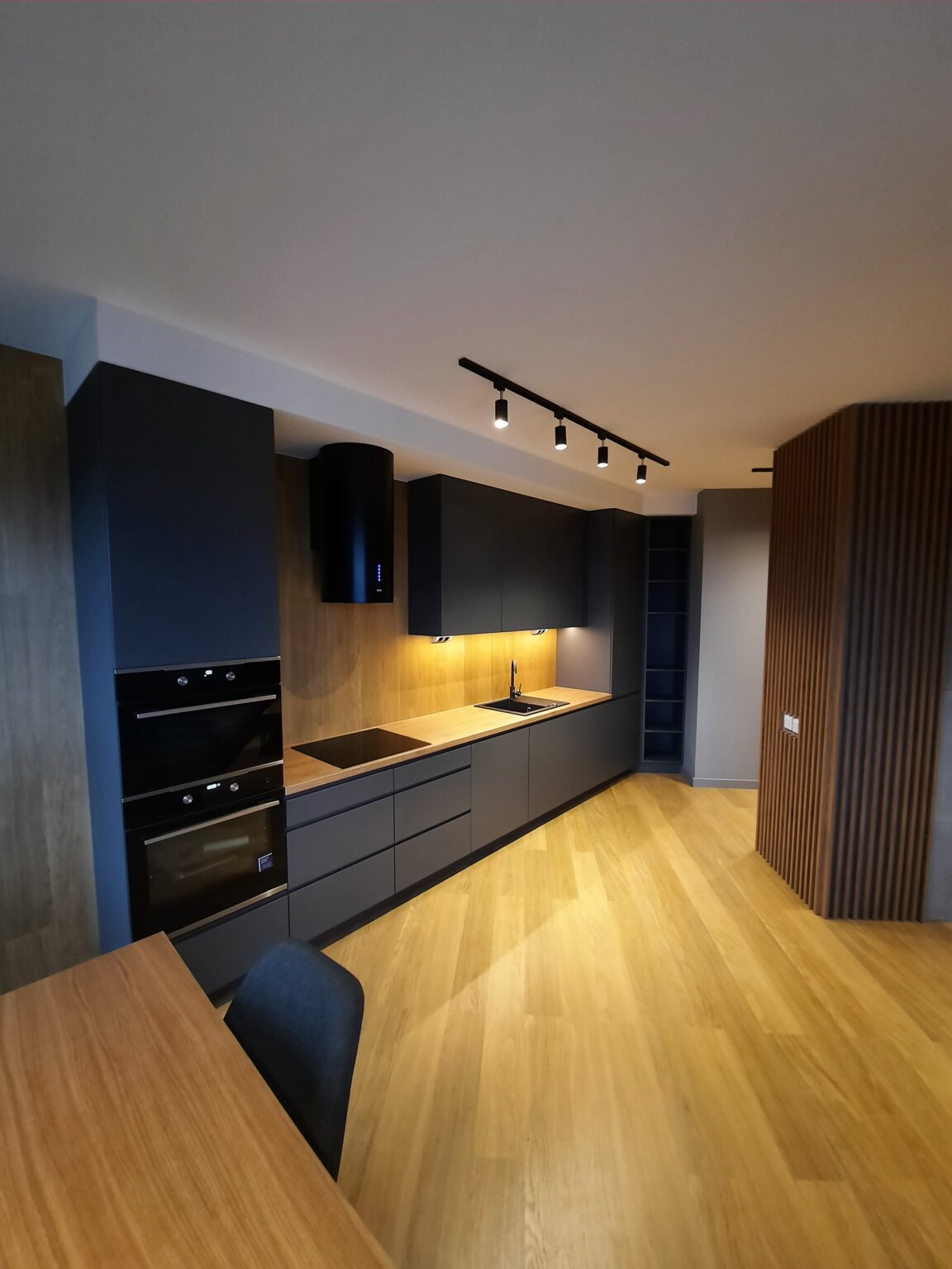 Kuchnia na wymiar Gdańsk – zabudowa kuchenna, realizacja stolarz MOS Meble