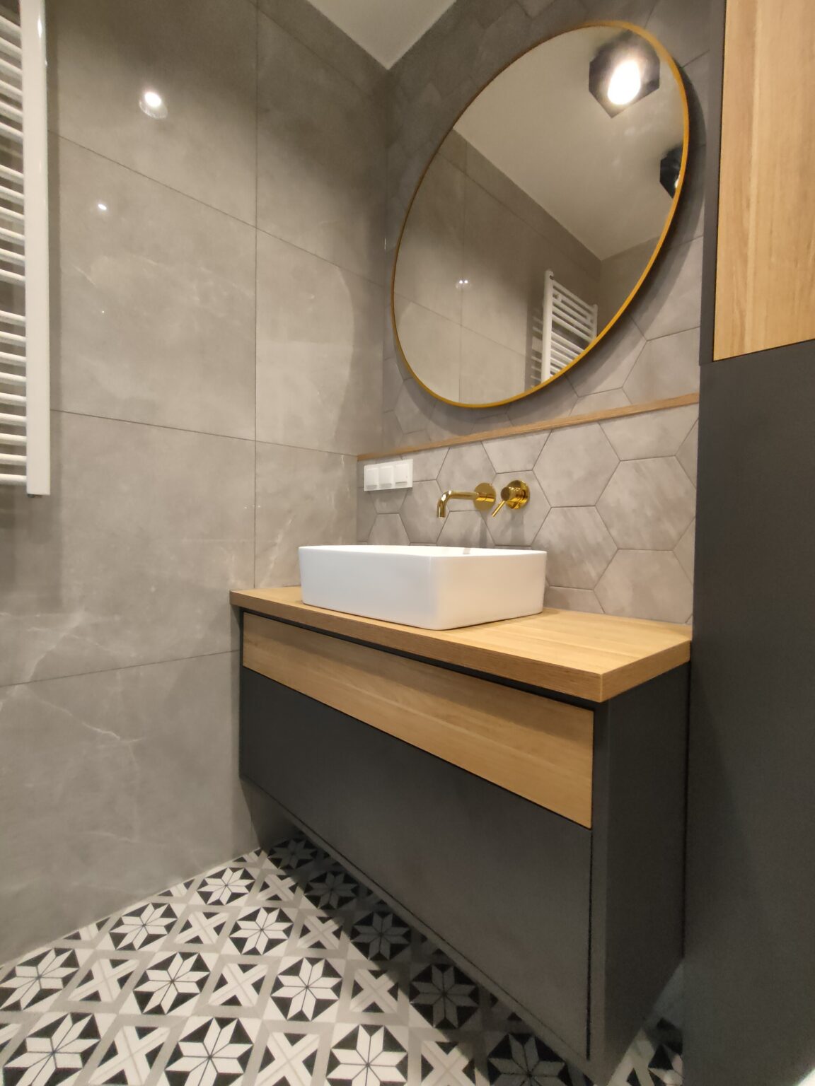 Meble łazienkowe na wymiar Sopot – zabudowa łazienki, realizacja MOS Meble